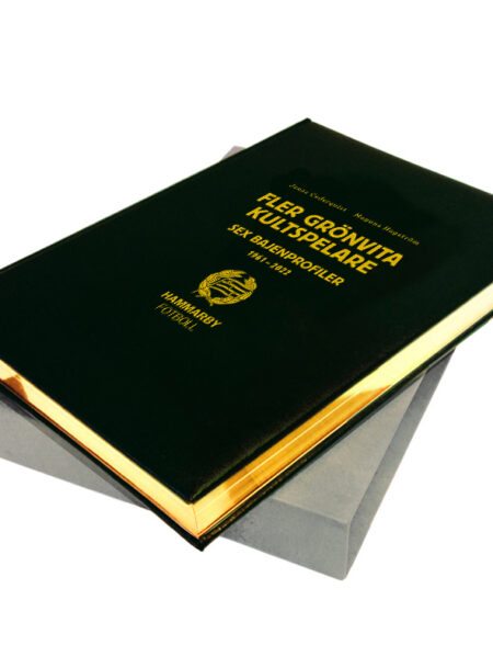 FLER GRÖNVITA KULTSPELARE – SEX BAJENPROFILER 1961-2022 BIBLIOFILUPPLAGA